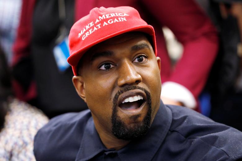 Kanye West jugée antisémite par Instagram et Twitter. Les réseaux sociaux bloquent les comptes du rappeur.